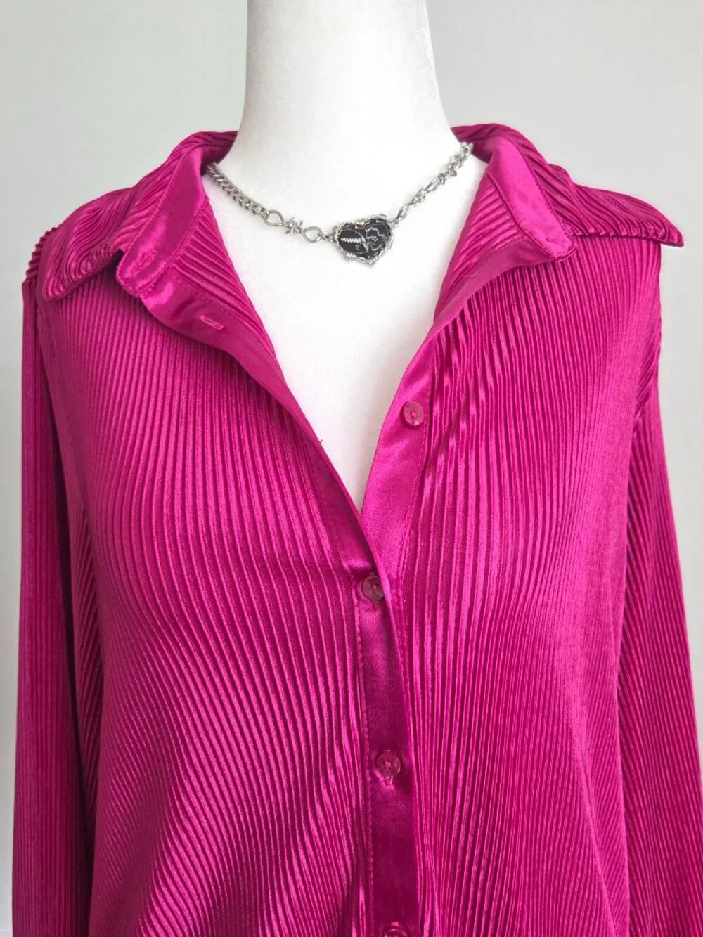 Magenta Pleated Plisse Blouse Medium Pink Satin Collared Button Down Luxury Boho - Picture 3 of 11
